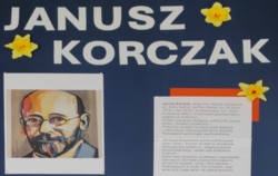 Dekoracja o życiu i twórczości Janusza Korczaka